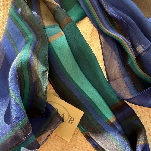 NWT Oscar de la Renta 100% Silk Scarf in Blue and Green - Picture 9 of 11